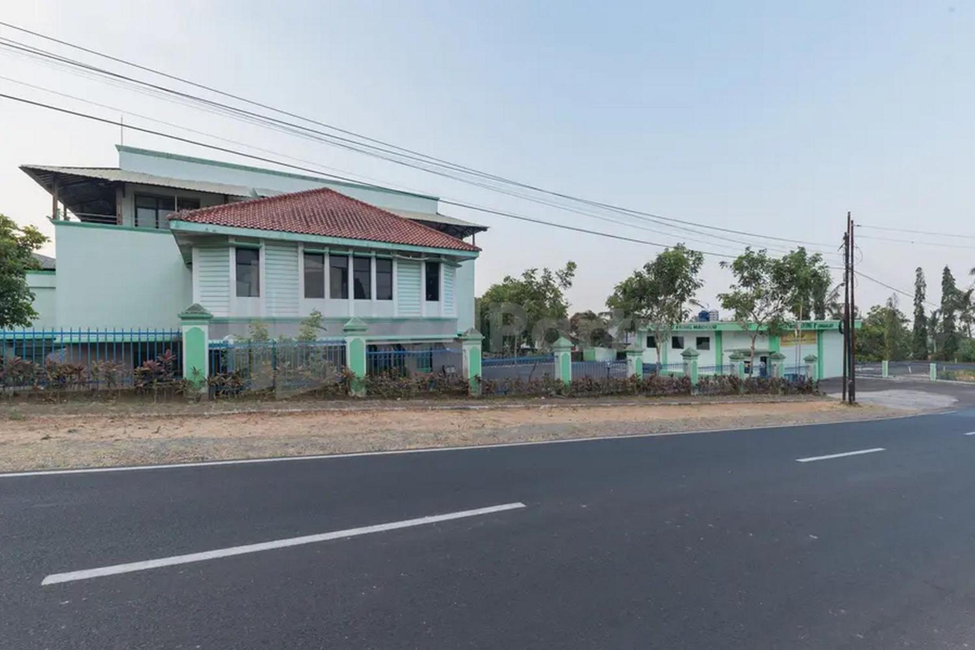 Hotel Ayong Linggarjati Kuningan Mitra Reddoorz Exterior photo