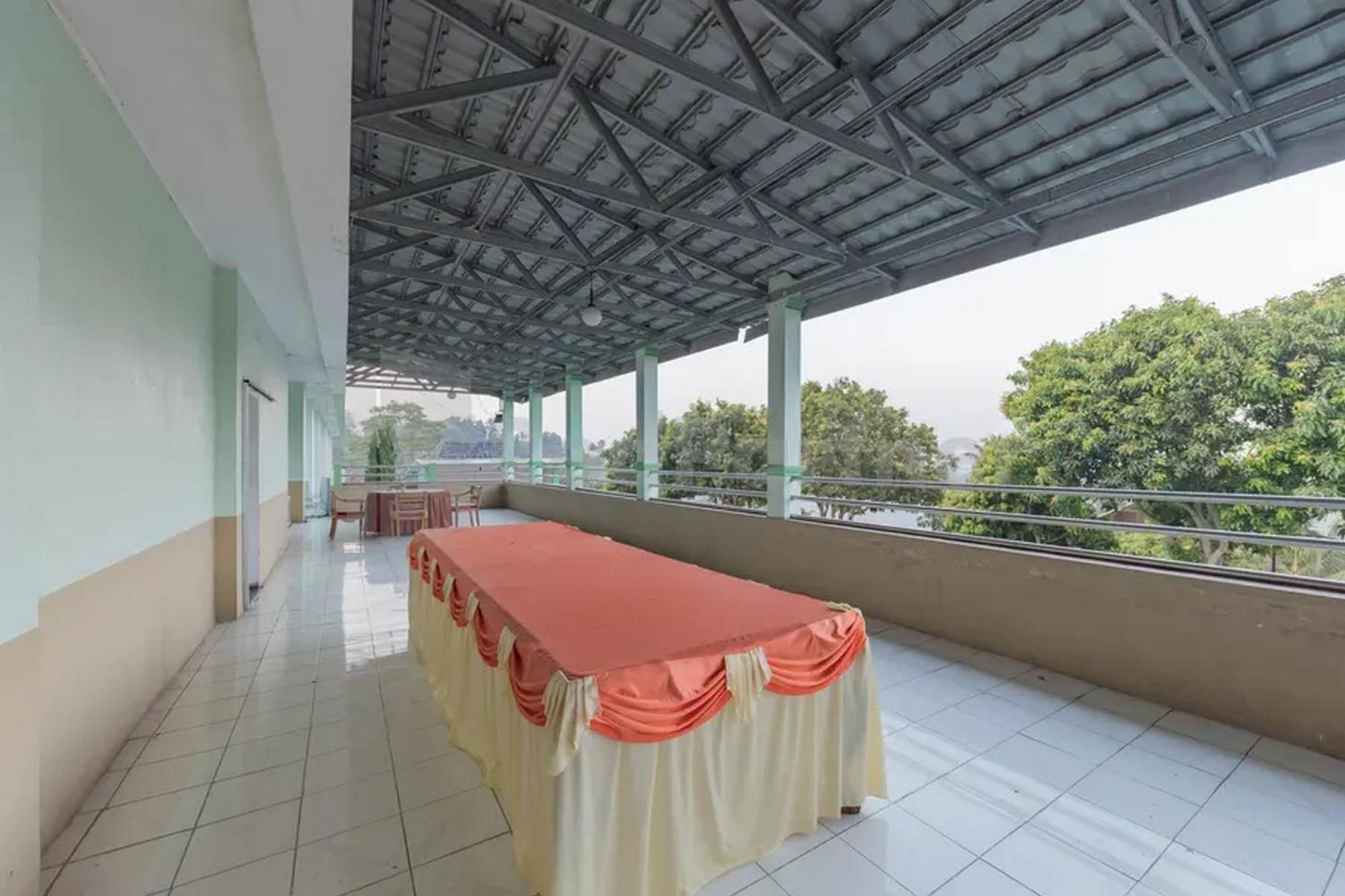 Hotel Ayong Linggarjati Kuningan Mitra Reddoorz Exterior photo