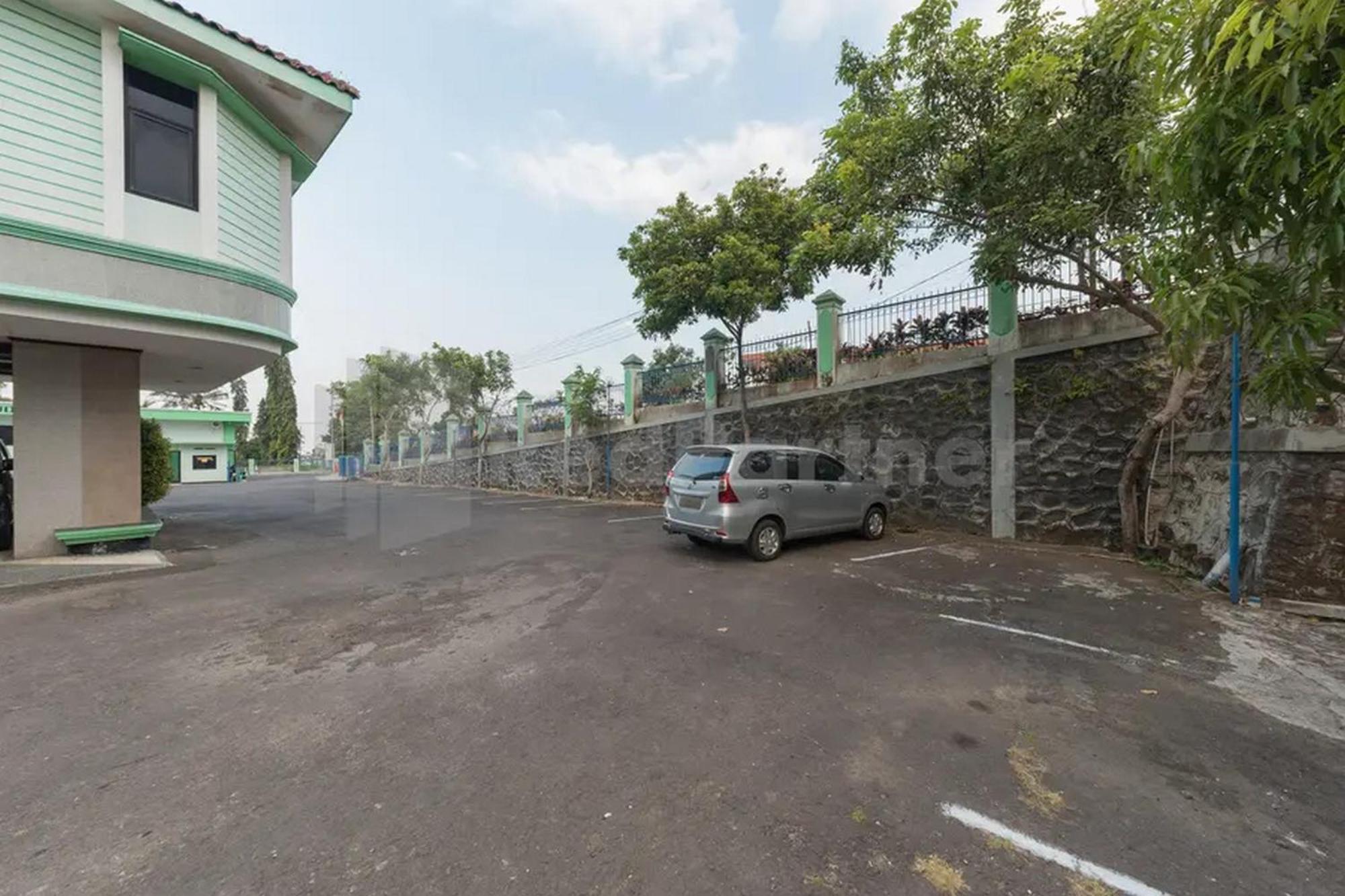 Hotel Ayong Linggarjati Kuningan Mitra Reddoorz Exterior photo